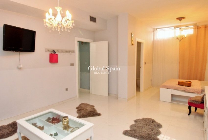 Resale - Villa -
LA ZENIA