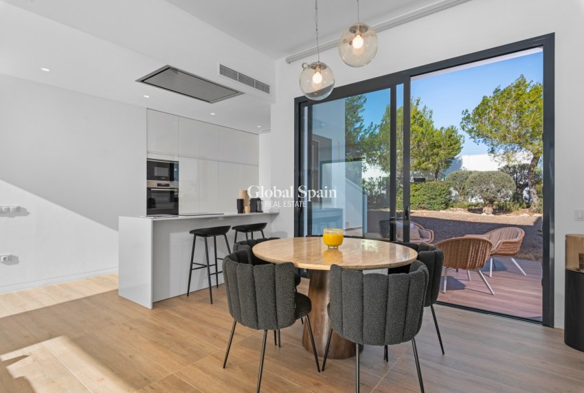 Resale - VILLA -
LAS COLINAS GOLF RESORT - Costa Blanca