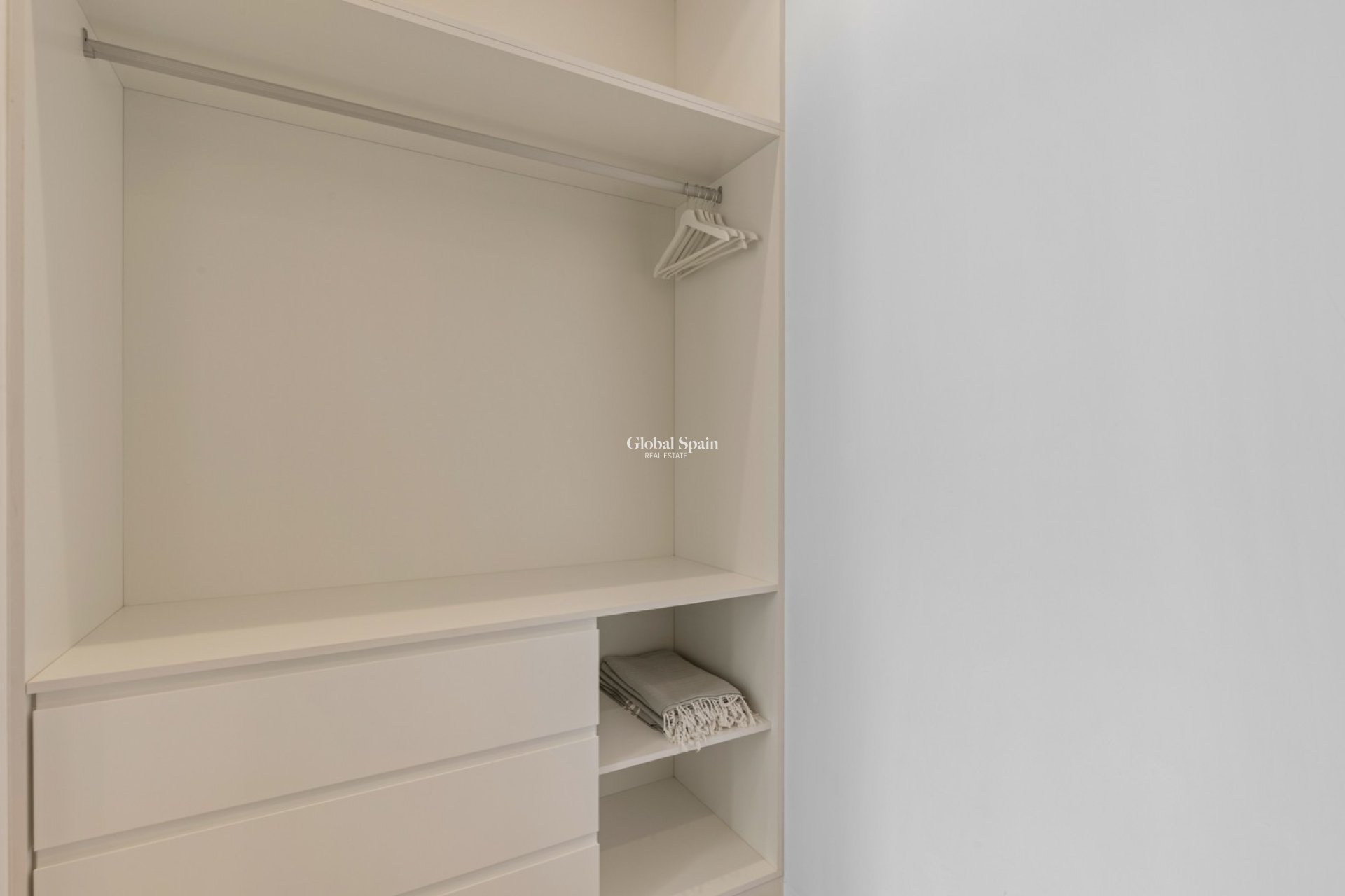 Resale - VILLA -
LAS COLINAS GOLF RESORT - Costa Blanca