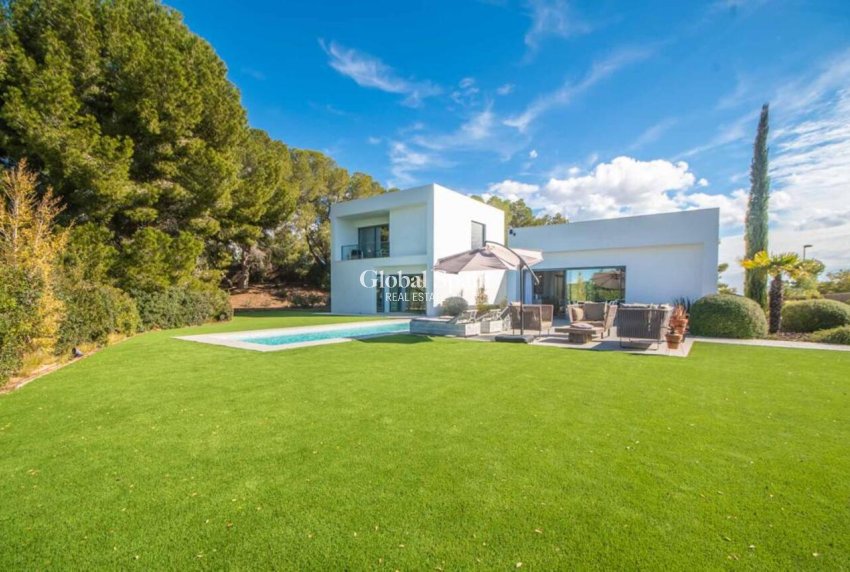 Resale - VILLA -
LAS COLINAS GOLF RESORT - Costa Blanca