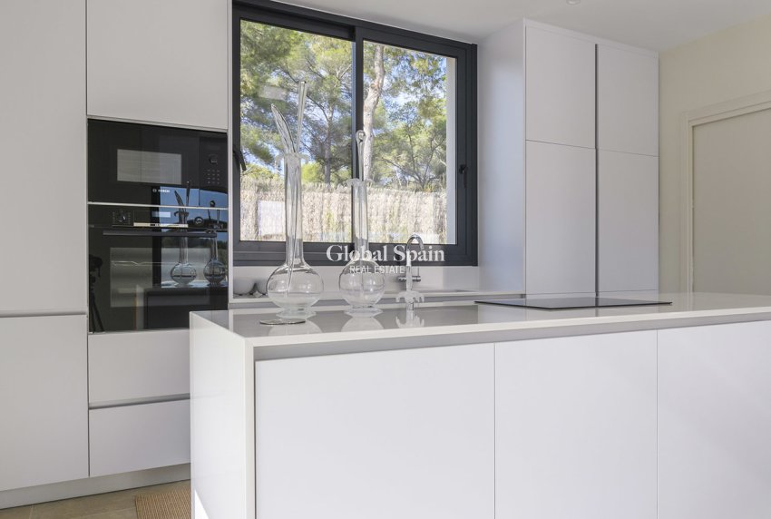 Resale - VILLA -
LAS COLINAS GOLF RESORT - Costa Blanca