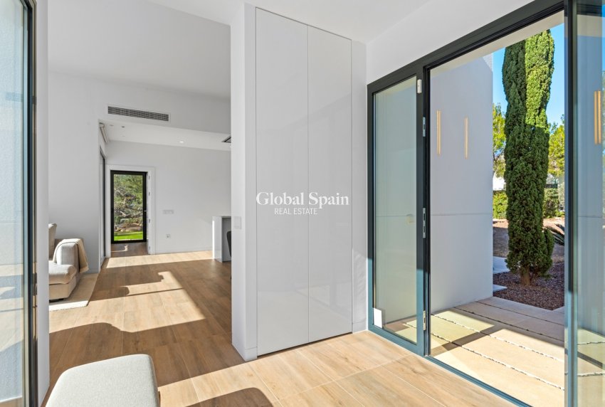 Resale - VILLA -
LAS COLINAS GOLF RESORT - Costa Blanca