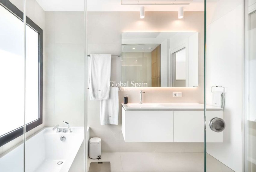 Resale - VILLA -
LAS COLINAS GOLF RESORT - Costa Blanca