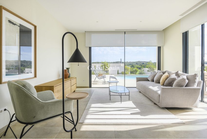 Resale - VILLA -
LAS COLINAS GOLF RESORT - Costa Blanca