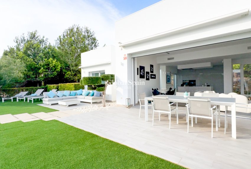 Resale - VILLA -
LAS COLINAS GOLF RESORT - Costa Blanca