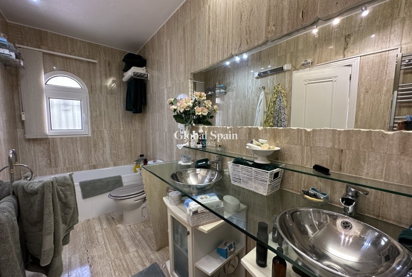 Resale - VILLA -
LAS RAMBLAS GOLF - Inland