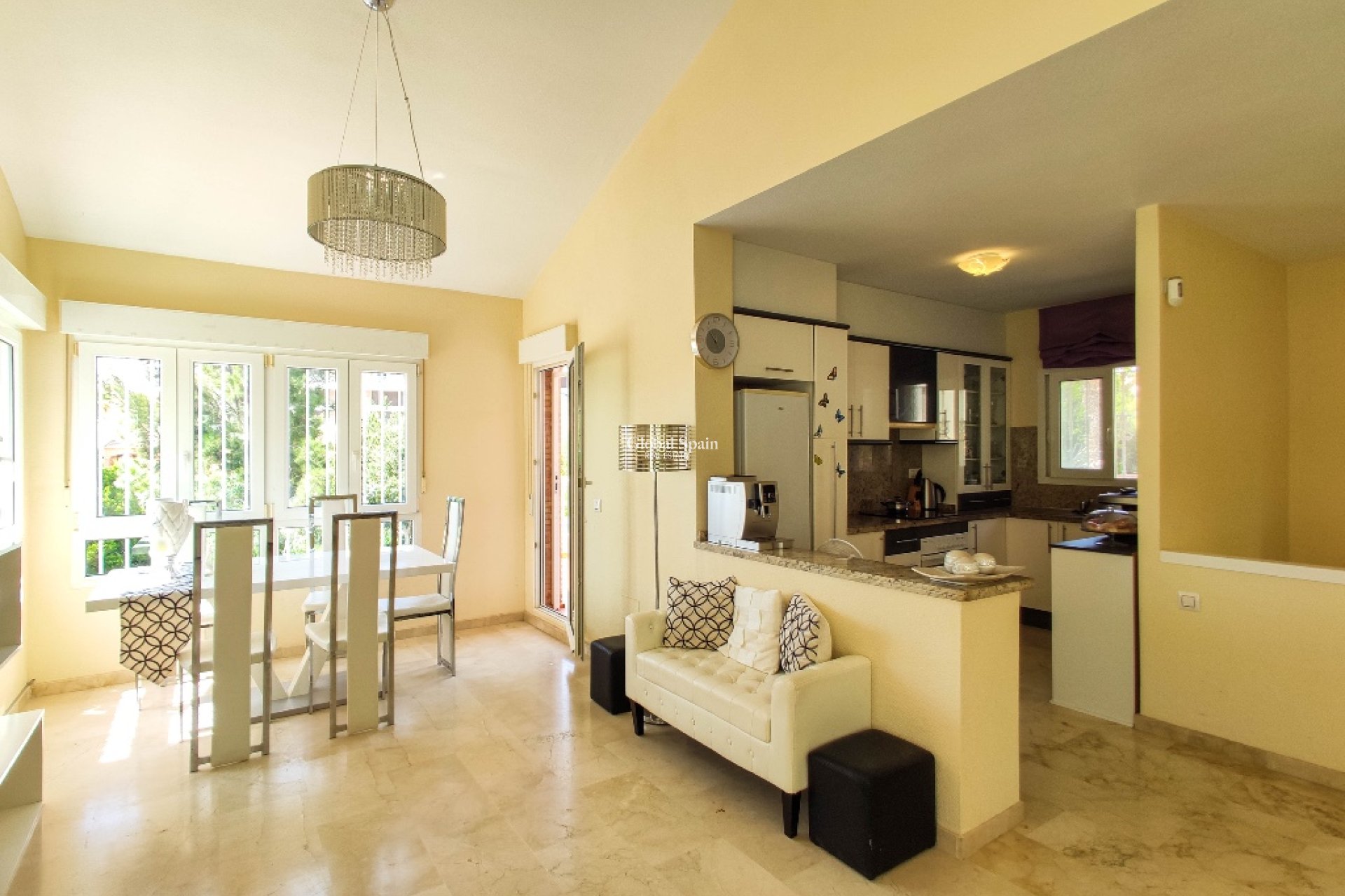 Resale - Villa -
Las Ramblas