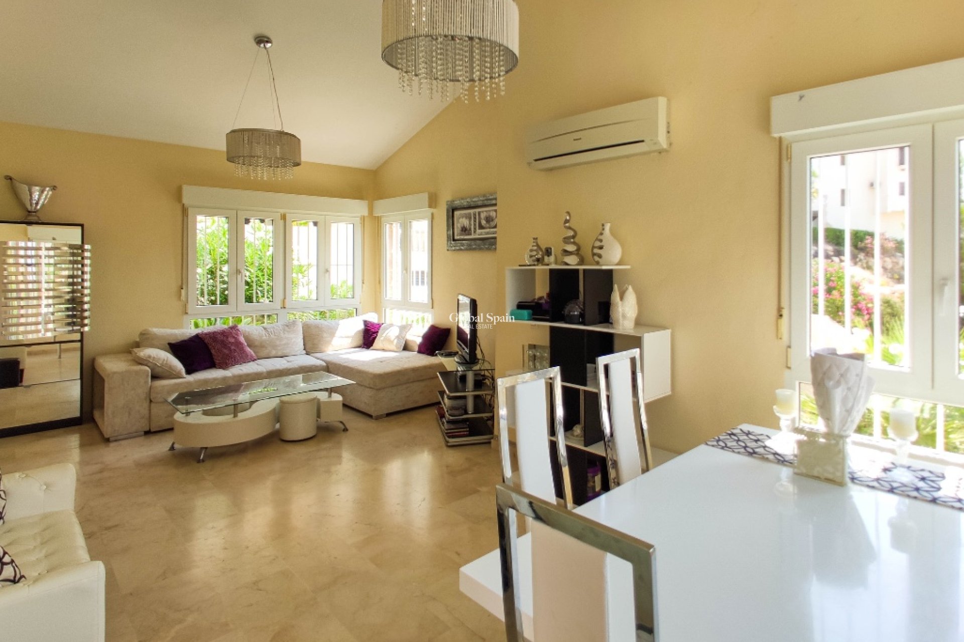 Resale - Villa -
Las Ramblas