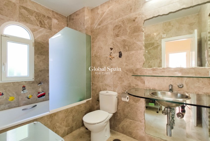 Resale - Villa -
Las Ramblas