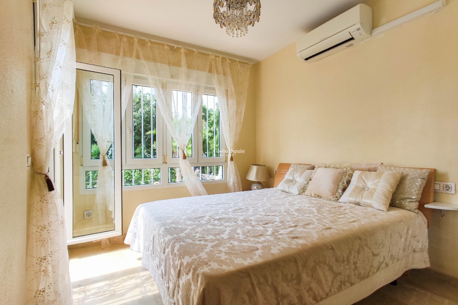 Resale - Villa -
Las Ramblas