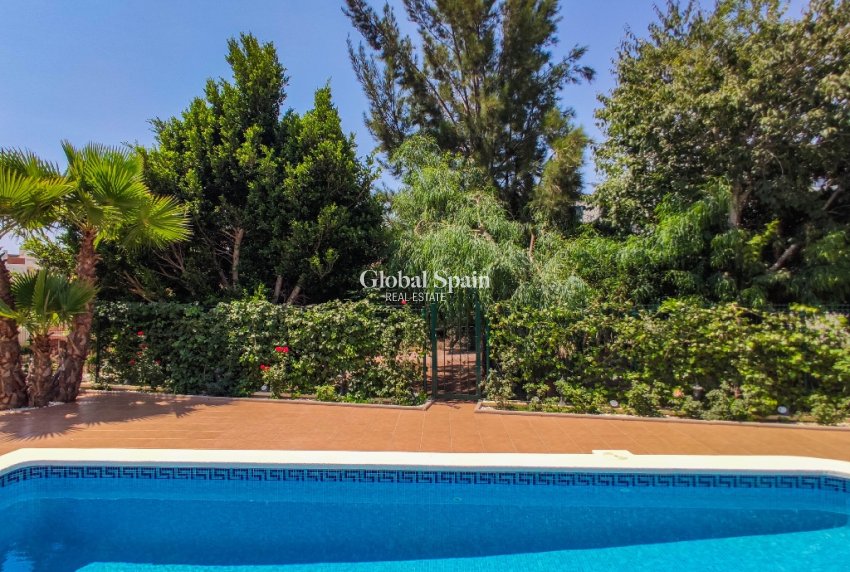 Resale - Villa -
Las Ramblas