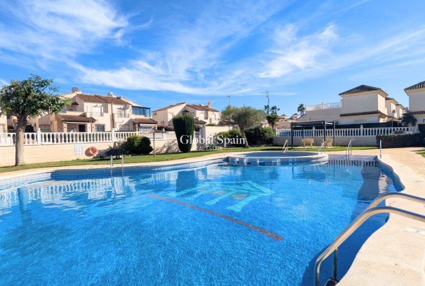 Resale - VILLA -
LO CRISPÍN - Inland