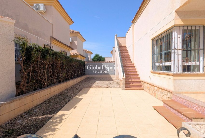 Resale - VILLA -
LO CRISPÍN - Inland