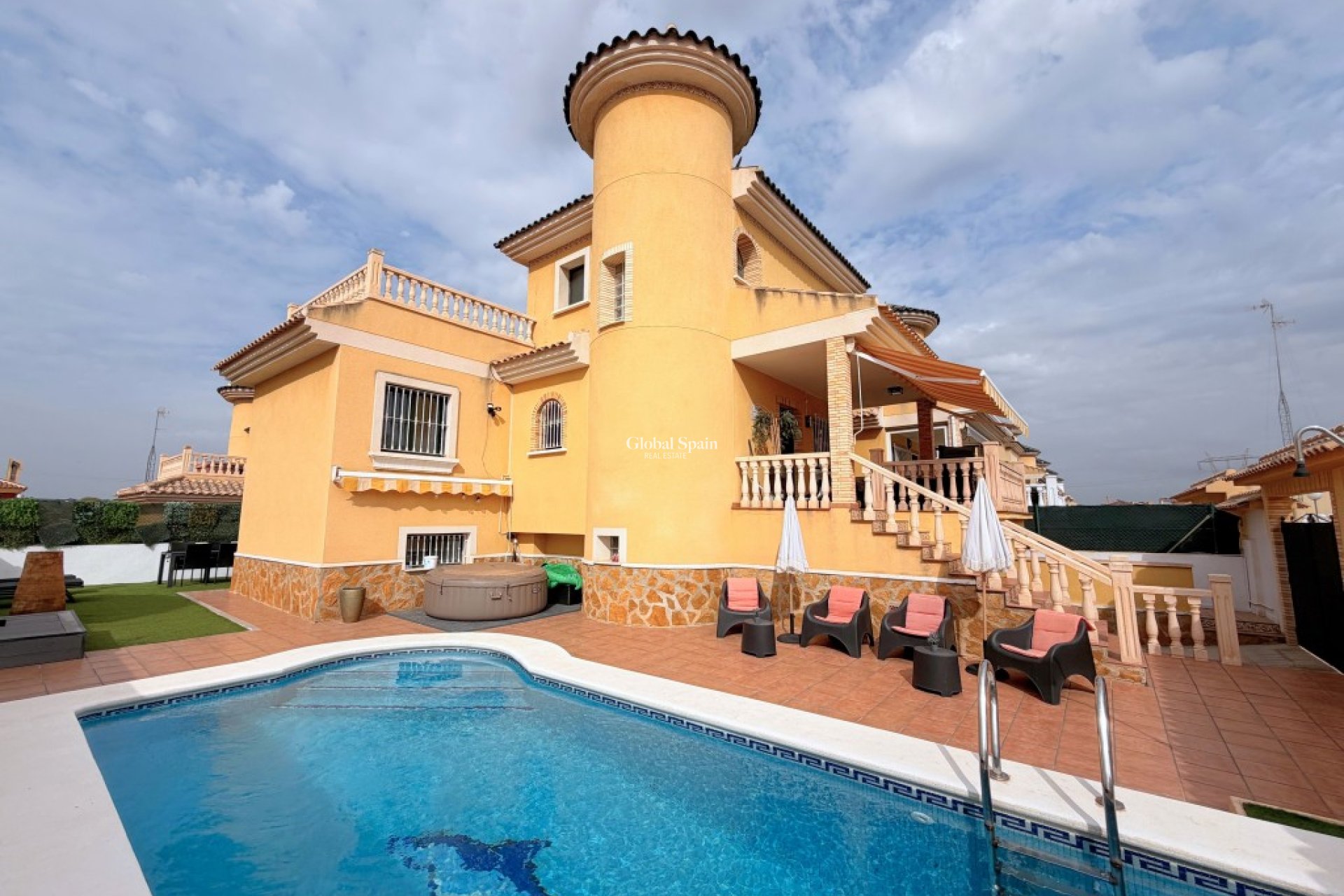 Resale - VILLA -
LO CRISPÍN - Inland