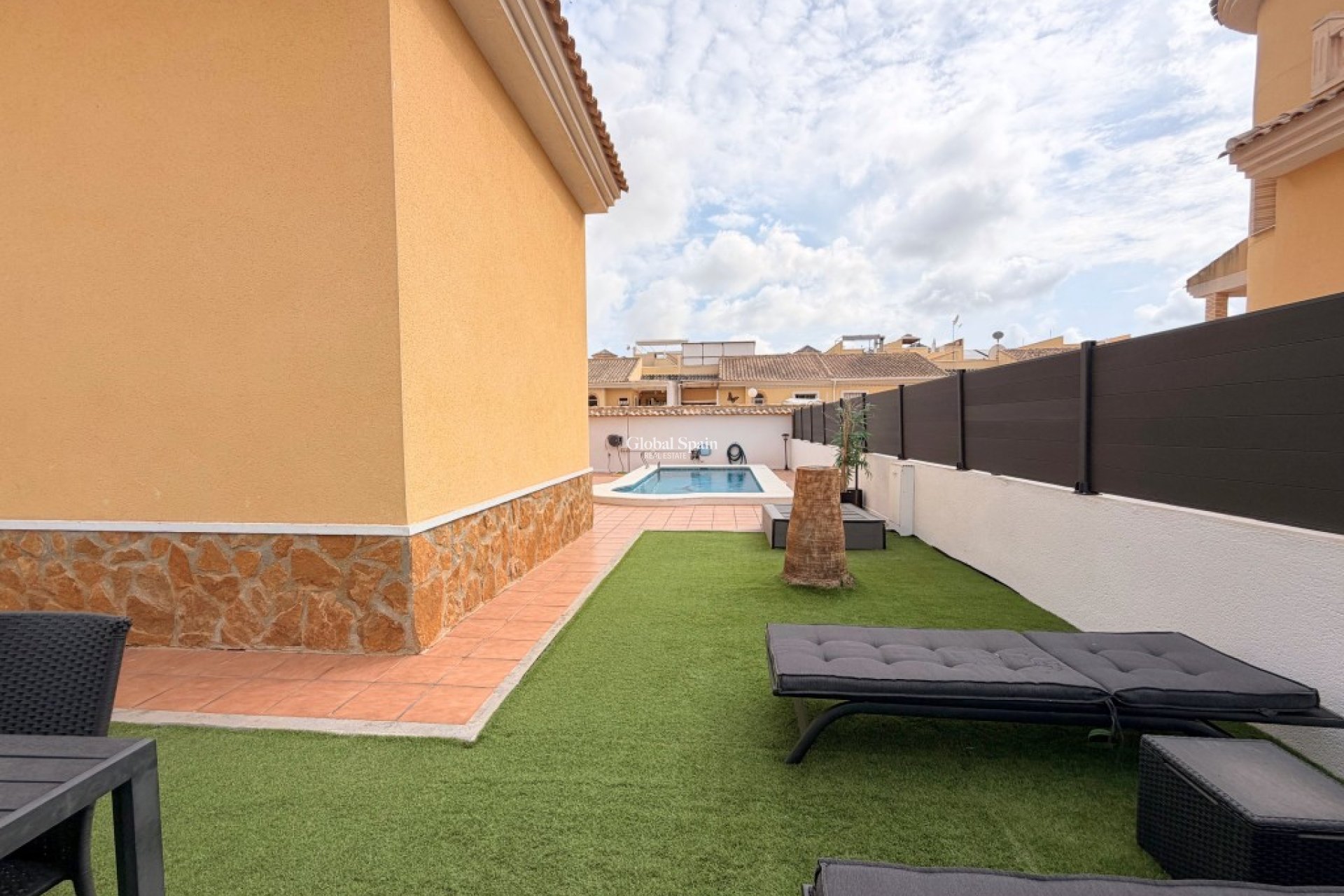 Resale - VILLA -
LO CRISPÍN - Inland