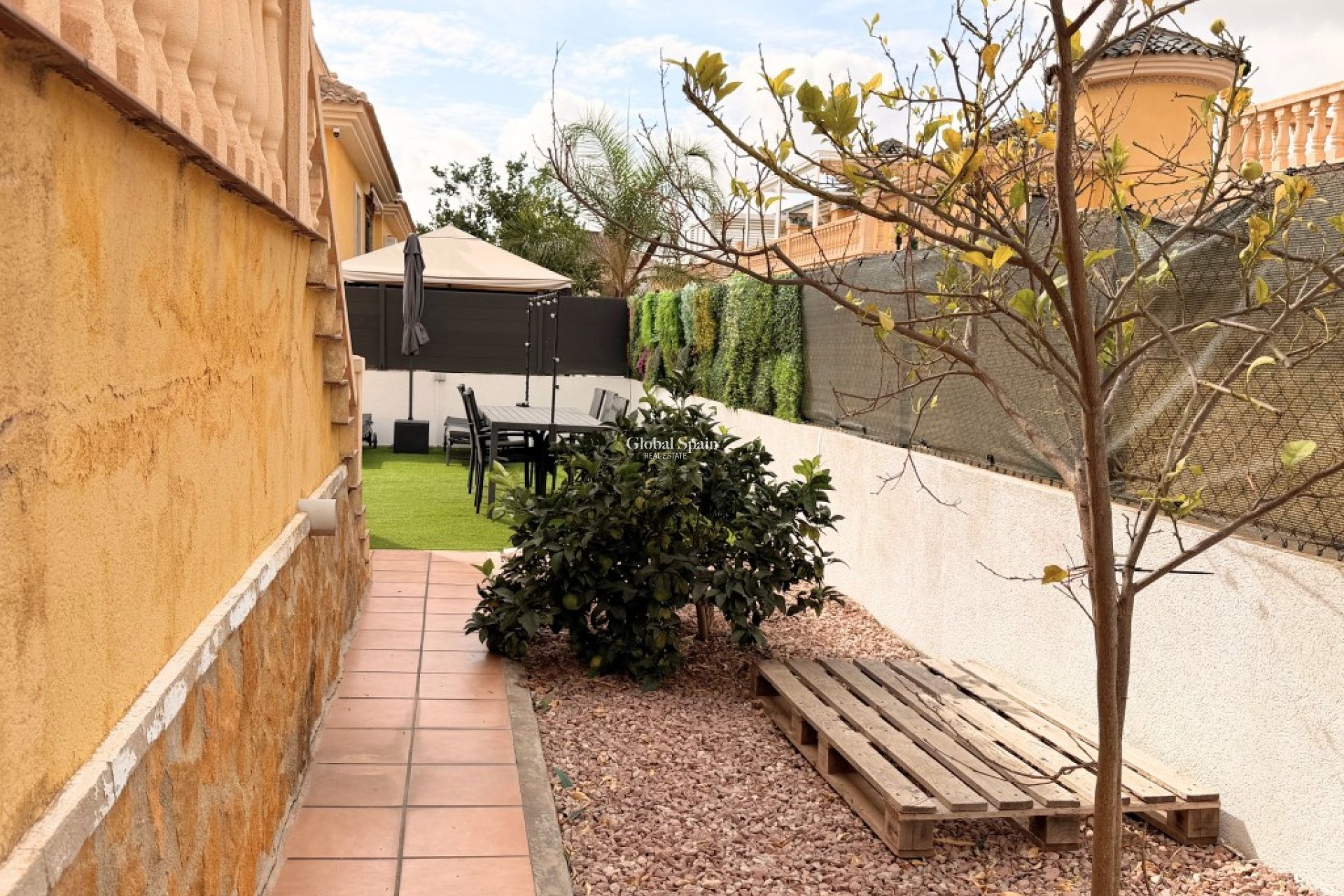 Resale - VILLA -
LO CRISPÍN - Inland