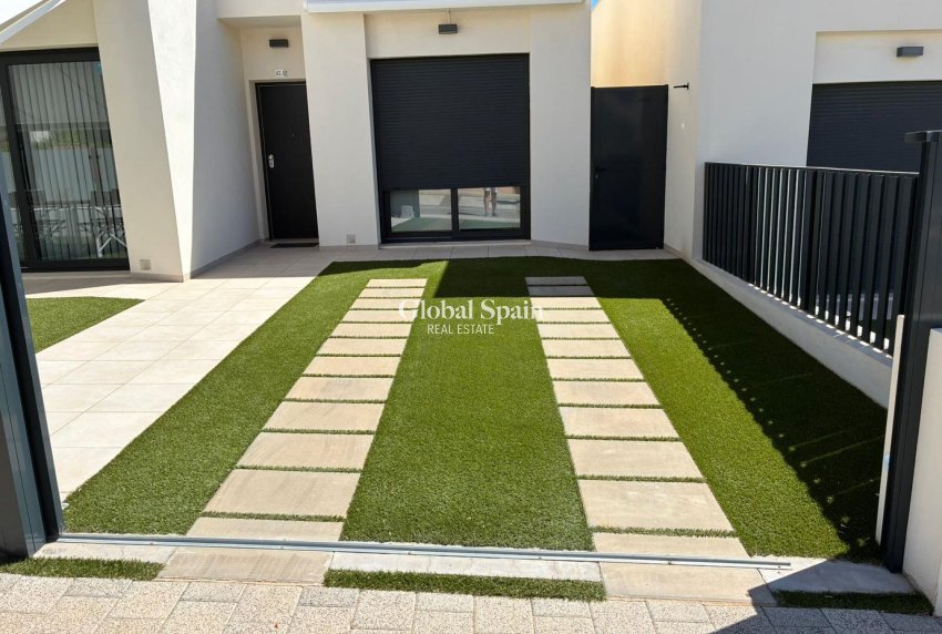 Resale - Villa -
Lo Romero Golf