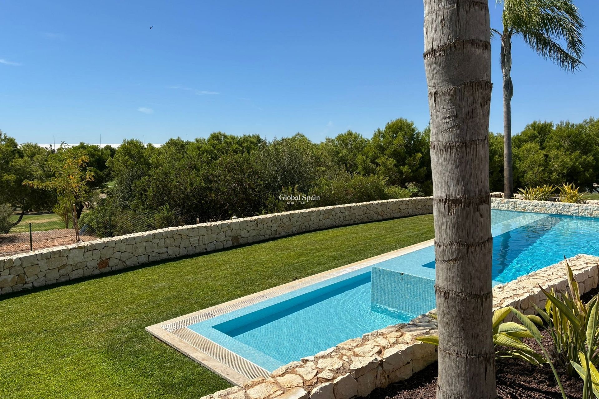 Resale - Villa -
Lo Romero Golf