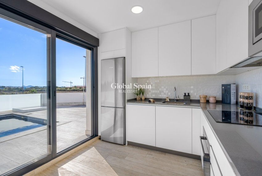 Resale - VILLA -
LOS ALCÁZARES - Bahia Bella