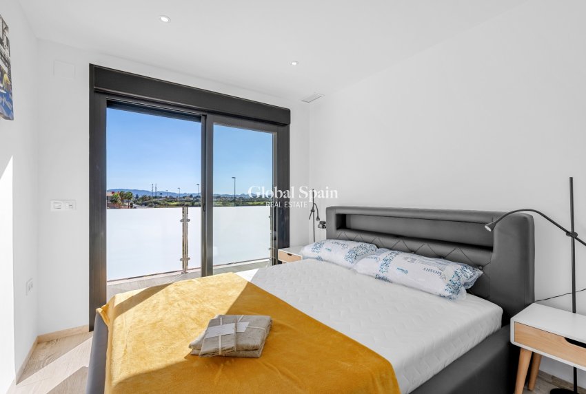 Resale - VILLA -
LOS ALCÁZARES - Bahia Bella