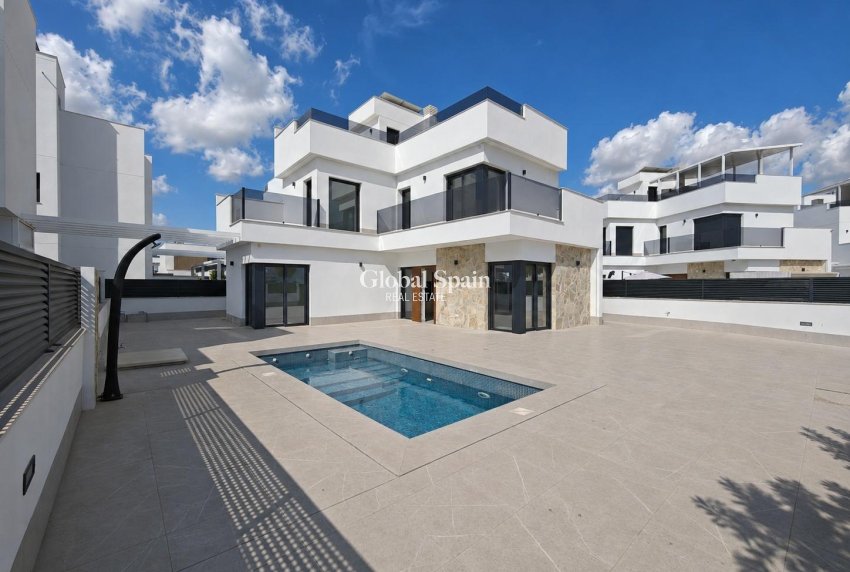 Resale - VILLA -
LOS ALCÁZARES - Dolores De Pacheco-santa Rosalía
