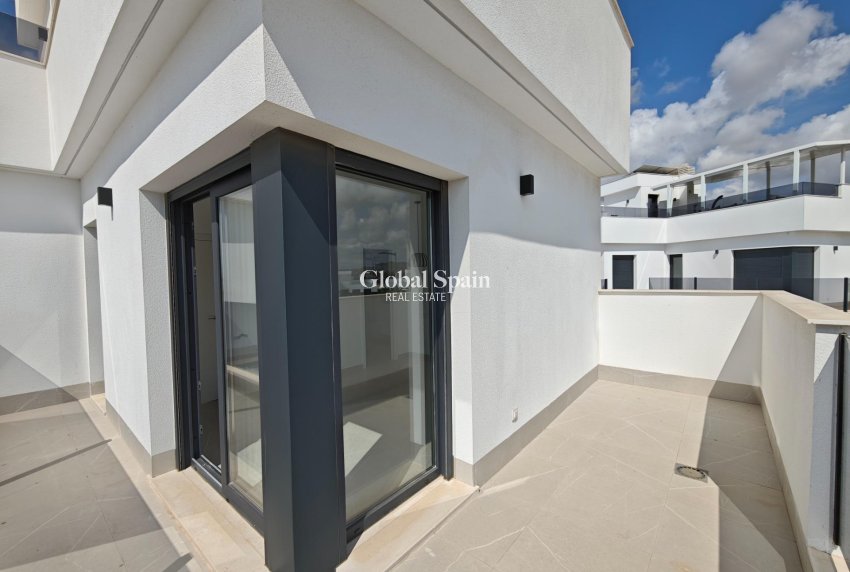 Resale - VILLA -
LOS ALCÁZARES - Dolores De Pacheco-santa Rosalía