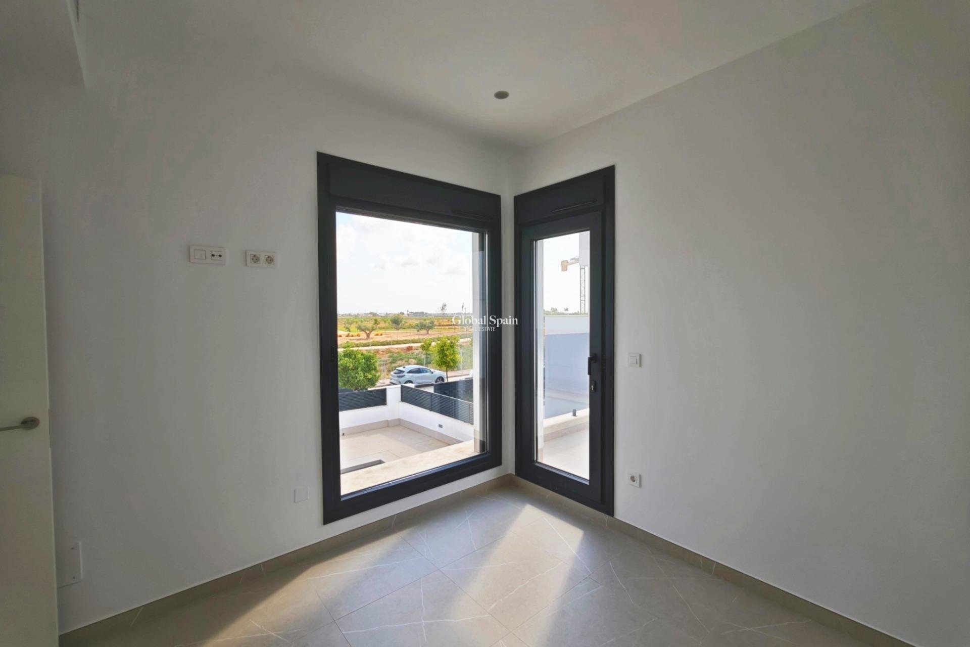 Resale - VILLA -
LOS ALCÁZARES - Dolores De Pacheco-santa Rosalía