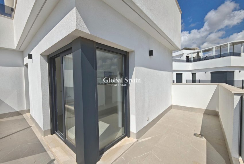 Resale - VILLA -
LOS ALCÁZARES - Dolores De Pacheco-santa Rosalía