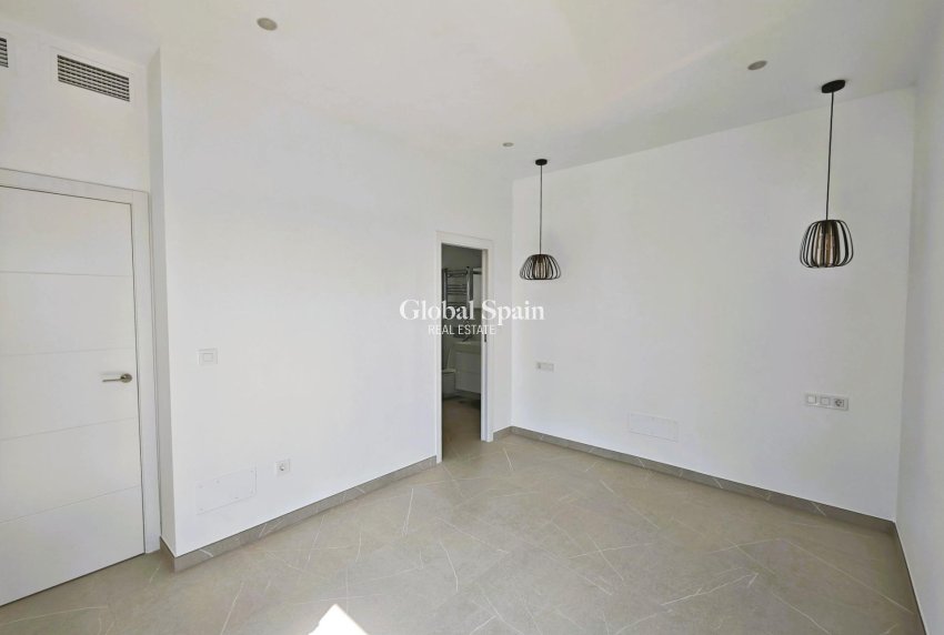 Resale - VILLA -
LOS ALCÁZARES - Dolores De Pacheco-santa Rosalía