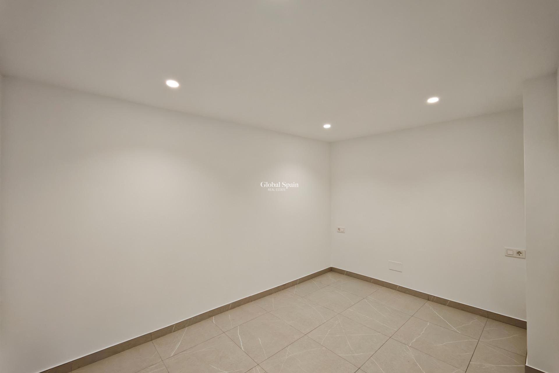 Resale - VILLA -
LOS ALCÁZARES - Dolores De Pacheco-santa Rosalía