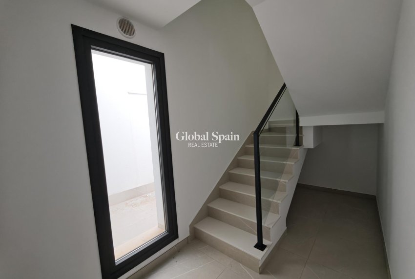 Resale - VILLA -
LOS ALCÁZARES - Dolores De Pacheco-santa Rosalía