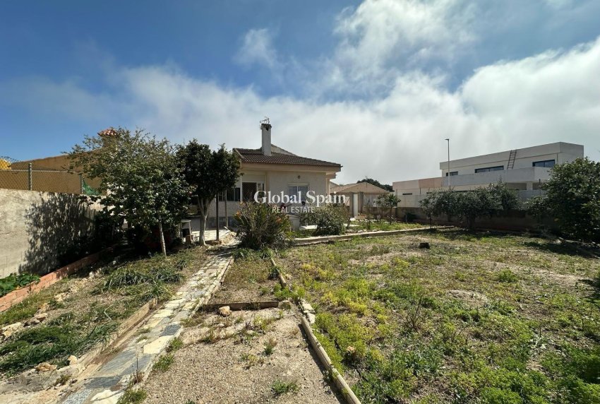 Resale - VILLA -
LOS ALCÁZARES - Las Lomas Del Rame-bahía Bella