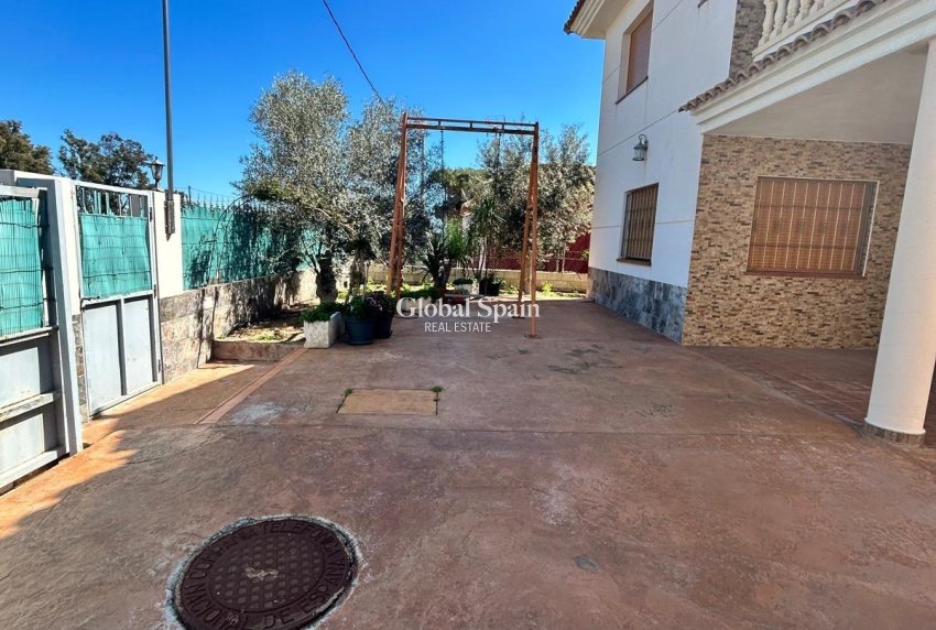 Resale - VILLA -
LOS ALCÁZARES - Las Lomas Del Rame-bahía Bella