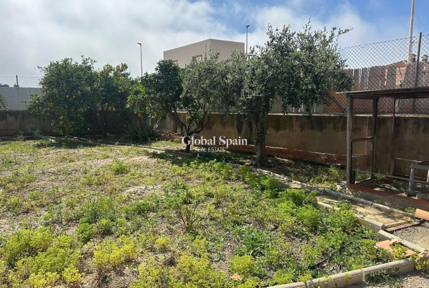 Resale - VILLA -
LOS ALCÁZARES - Las Lomas Del Rame-bahía Bella