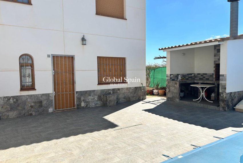 Resale - VILLA -
LOS ALCÁZARES - Las Lomas Del Rame-bahía Bella