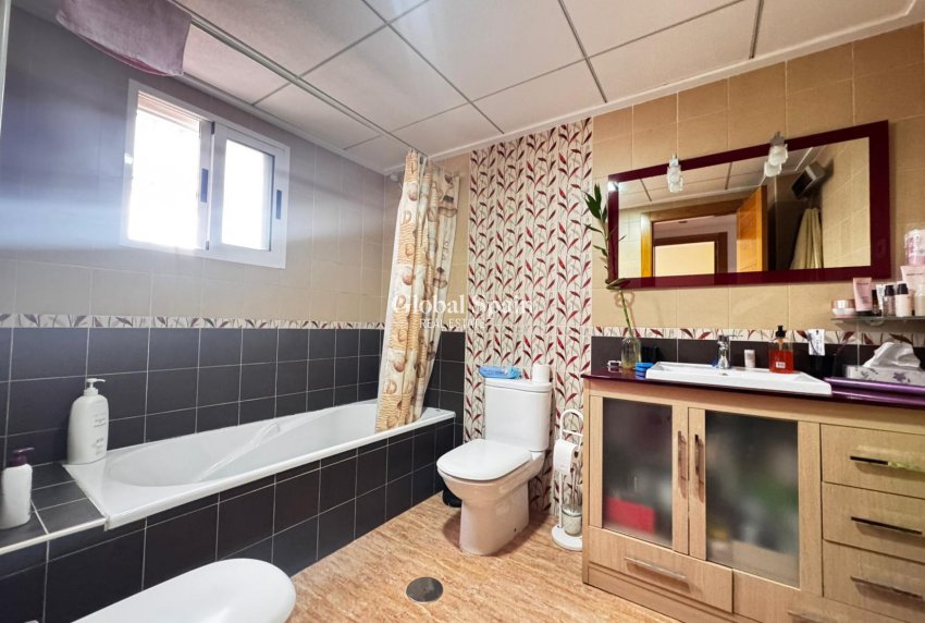 Resale - VILLA -
LOS ALCÁZARES