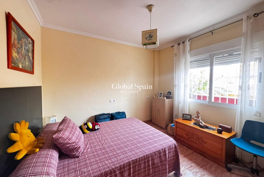 Resale - VILLA -
LOS ALCÁZARES