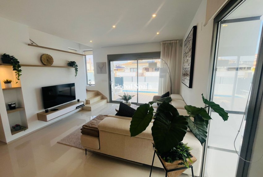 Resale - VILLA -
LOS ALCÁZARES