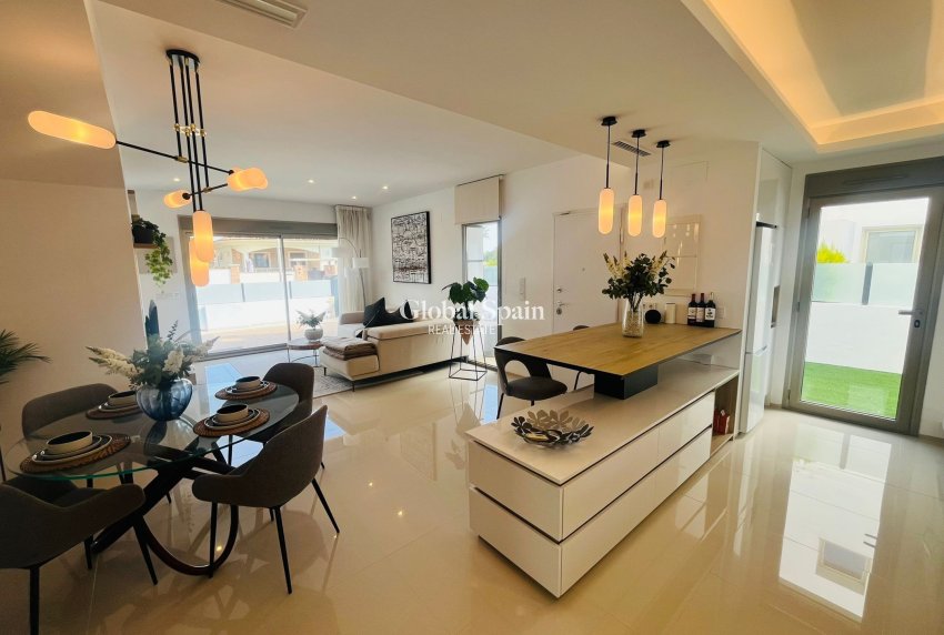 Resale - VILLA -
LOS ALCÁZARES