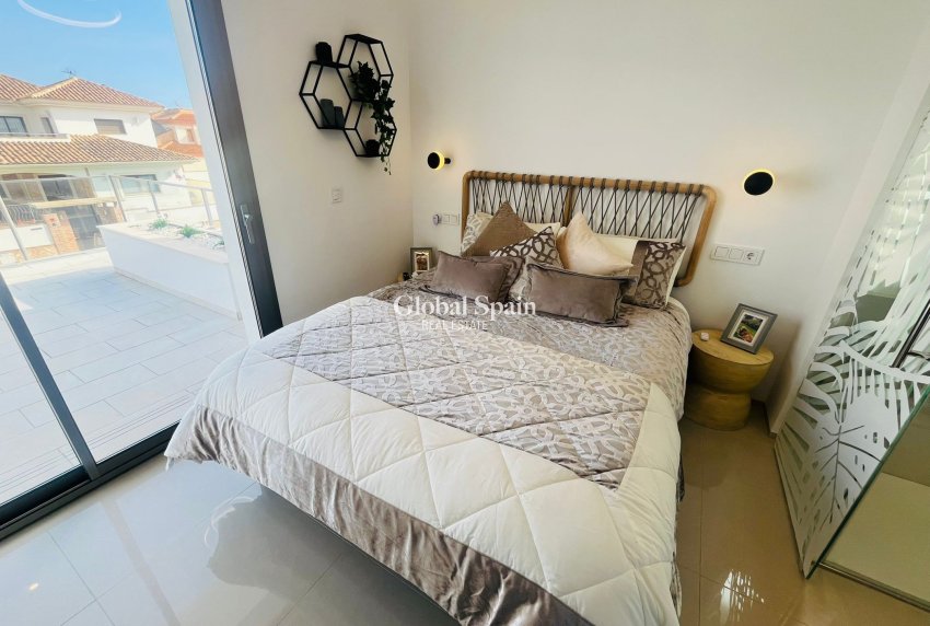 Resale - VILLA -
LOS ALCÁZARES