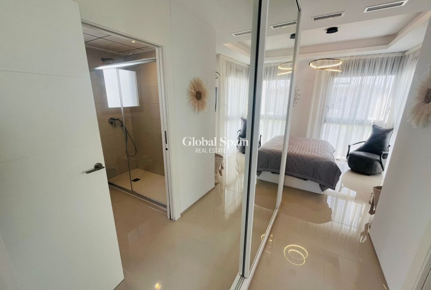 Resale - VILLA -
LOS ALCÁZARES