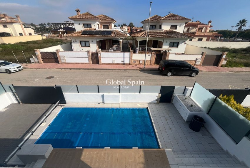 Resale - VILLA -
LOS ALCÁZARES