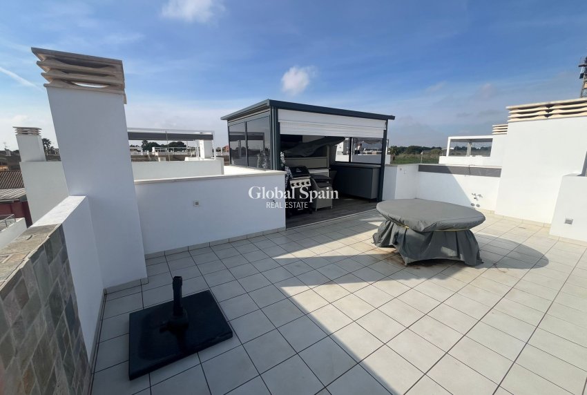 Resale - VILLA -
LOS ALCÁZARES