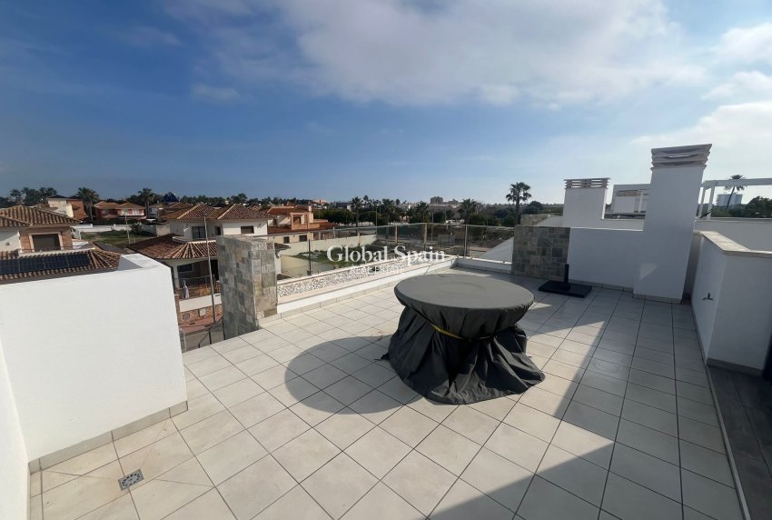 Resale - VILLA -
LOS ALCÁZARES