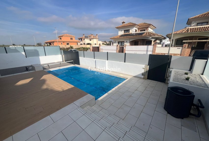 Resale - VILLA -
LOS ALCÁZARES