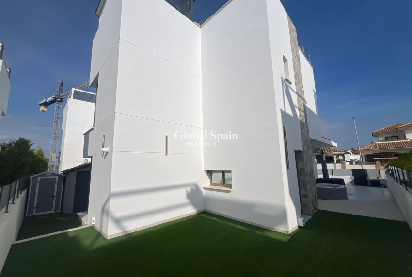 Resale - VILLA -
LOS ALCÁZARES