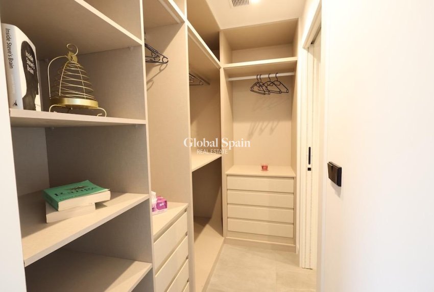 Resale - VILLA -
LOS ALCÁZARES