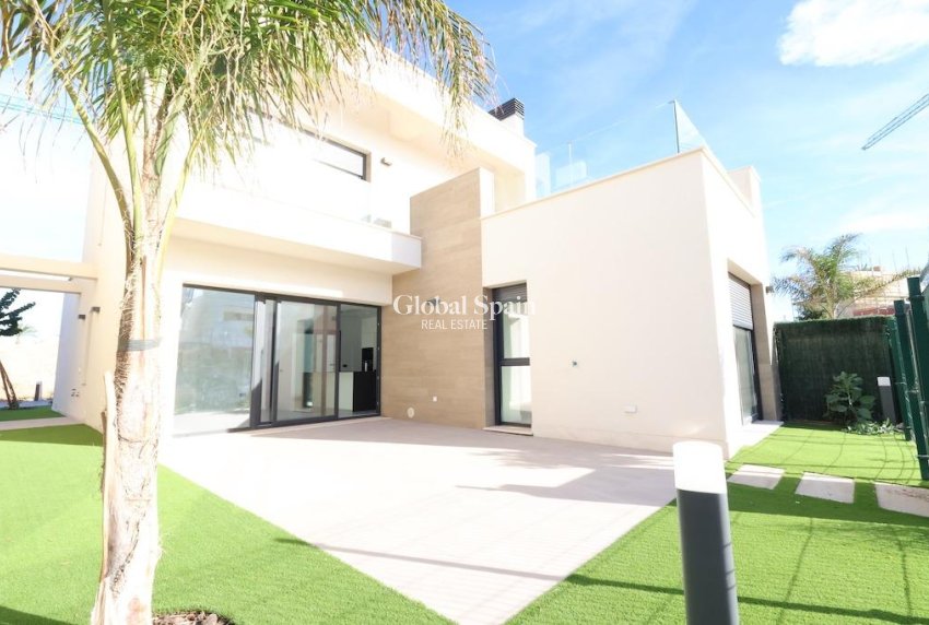 Resale - VILLA -
LOS ALCÁZARES