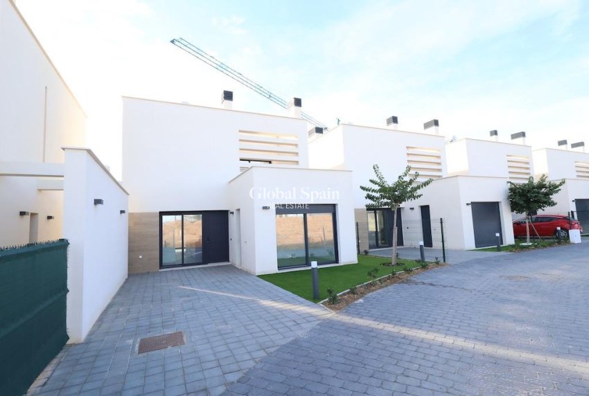 Resale - VILLA -
LOS ALCÁZARES