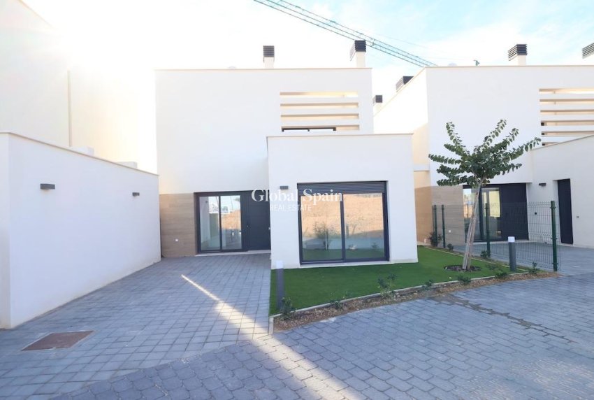 Resale - VILLA -
LOS ALCÁZARES